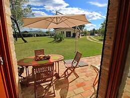 Belvilla by OYO Cottage in Montelabbate With Pool