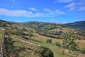 Tranquil Hilltop Cottage