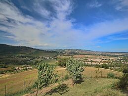 Belvilla by OYO Cottage in Montelabbate With Pool
