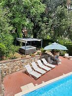 Holiday Home in Town Center with Pool, Garden, Hot Tub