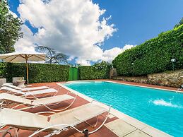 Holiday Home in Town Center with Pool, Garden, Hot Tub