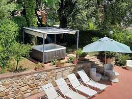 Holiday Home in Town Center with Pool, Garden, Hot Tub