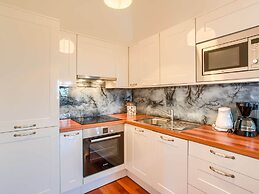 Apartment in Murter With Bubble Bath