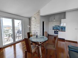 Apartment in Murter With Bubble Bath