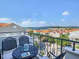 Apartment in Murter With Bubble Bath