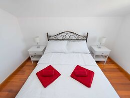 Apartment in Murter With Bubble Bath