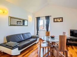 Apartment in Murter With Bubble Bath