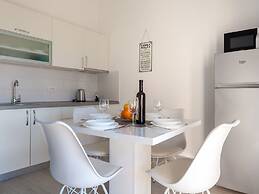 Lush Apartment in Omisalj Near Seabeach