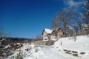 Comfy Holiday Home in Bunjevci With Hot Tub