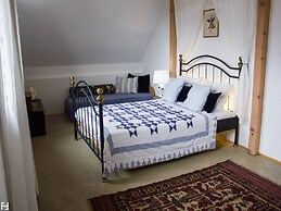 Comfy Holiday Home in Bunjevci With Hot Tub