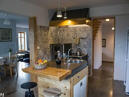 Comfy Holiday Home in Bunjevci With Hot Tub