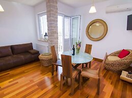 Apartment in Murter With Swimming Pool