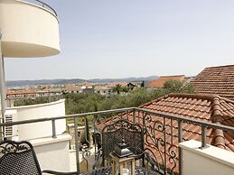 Apartment in Murter With Swimming Pool