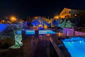 Apartment in Murter With Pool & Bubble Bath
