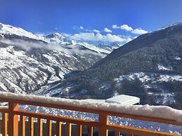 Unique Holiday Home in Heremence in the ski Area