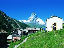 Unique Holiday Home in Heremence in the ski Area