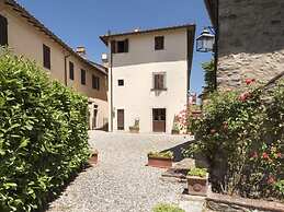 Belvilla by OYO Alluring Holiday Home With Garden