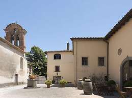 Belvilla by OYO Alluring Holiday Home With Garden