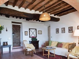 Belvilla by OYO Alluring Holiday Home With Garden