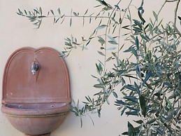 Belvilla by OYO Alluring Holiday Home With Garden