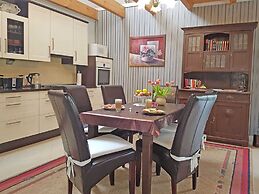 Reizendes Ferienhaus mit Swimmingpool Naehe Ostsee