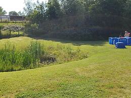 Reizendes Ferienhaus mit Swimmingpool Naehe Ostsee