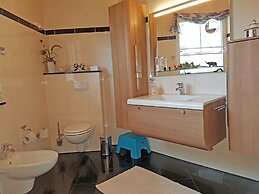 Reizendes Ferienhaus mit Swimmingpool Naehe Ostsee