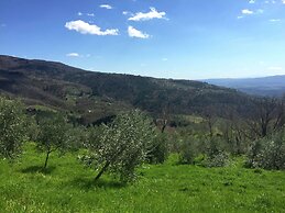 Belvilla by OYO Cottage in Piandisca2 With Terrace