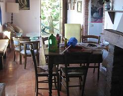 Belvilla by OYO Cottage in Piandisca2 With Terrace