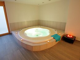 Luxury Apartment with Hot Tub in Veysonnaz