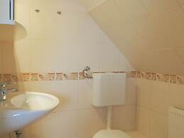 Modernes Apartment in Kuehlungsborn mit Garten