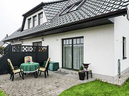 Modernes Apartment in Kuehlungsborn mit Garten