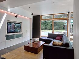 Villa White in Spa With Pool