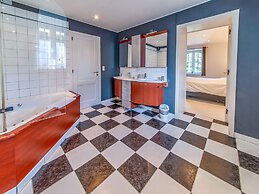 Villa White in Spa With Pool