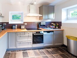 Villa White in Spa With Pool