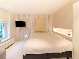 Villa White in Spa With Pool