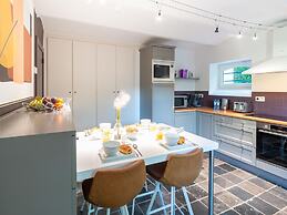 Villa White in Spa With Pool