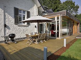 Villa White in Spa With Pool