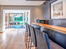 Villa White in Spa With Pool