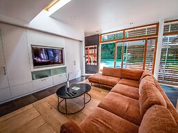 Villa White in Spa With Pool