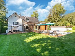 Villa White in Spa With Pool