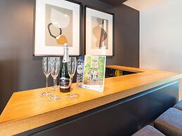 Villa White in Spa With Pool