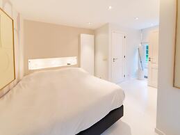 Villa White in Spa With Pool