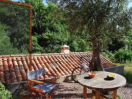 Quiet Cottage in Estate Casas da Cerca near Troviscais