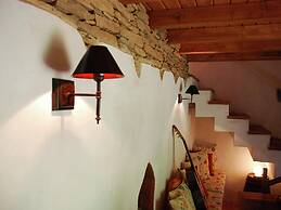 Quiet Cottage in Estate Casas da Cerca near Troviscais