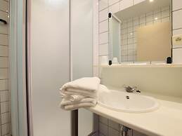 Alluring Farmhouse in Lavacherie with Hot Tub