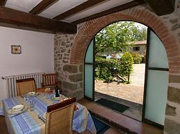 Holiday House with Pool & Large Garden Overlooking Lake near Tuscany