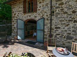 Holiday House with Pool & Large Garden Overlooking Lake near Tuscany