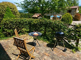Holiday House with Pool & Large Garden Overlooking Lake near Tuscany