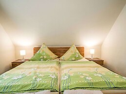 Large Holiday Apartment near Willingen with Private Garden & Terrace